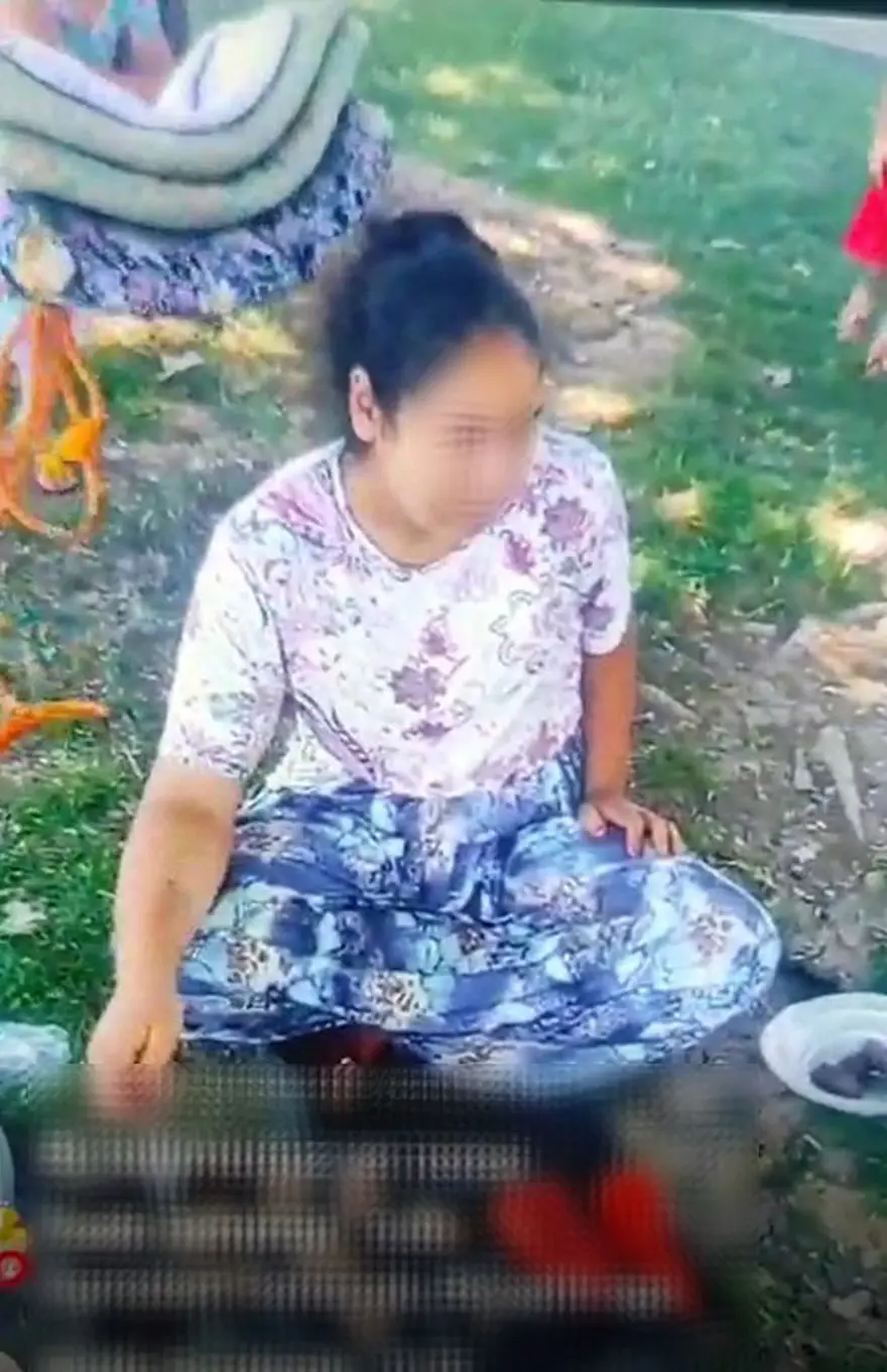 Kızını satılığa çıkardı, fiyatını da açıkladı Kızını satılığa çıkardı, fiyatını da açıkladı