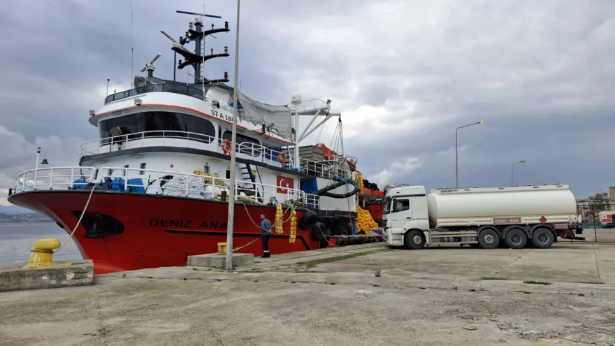 Fırtına sonrası limana sığındılar: Teknelerin bakımı yapılıyor 5