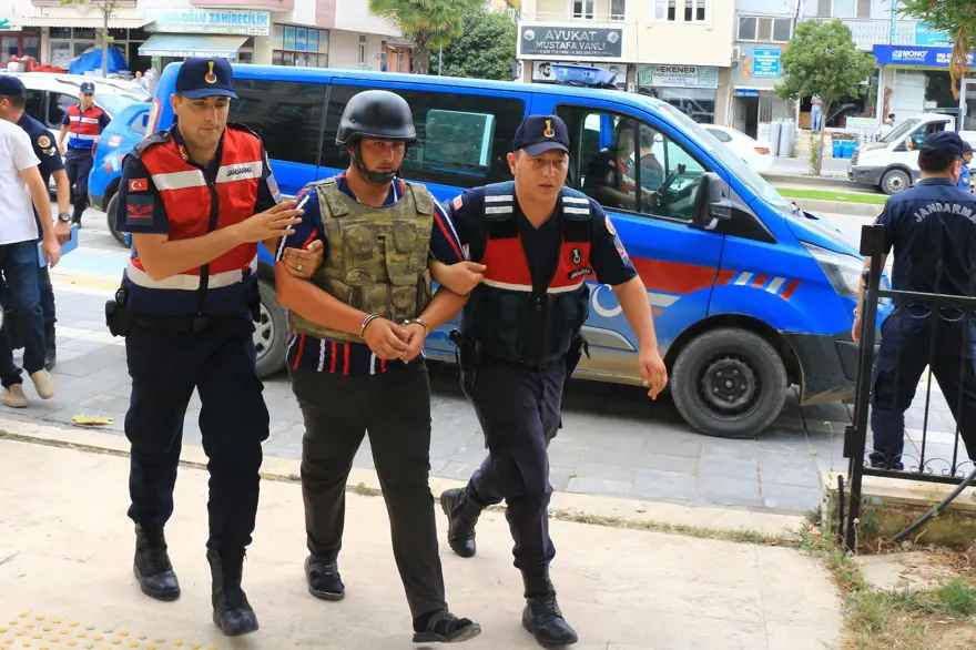 ÇELİK YELEK VE BAŞLIKLA ADLİYEYE GETİRİLDİ 1