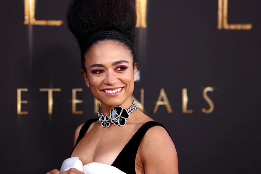 Lauren Ridloff, Marvel'in trençkot giyen gizemli adamını deşifre etti 1