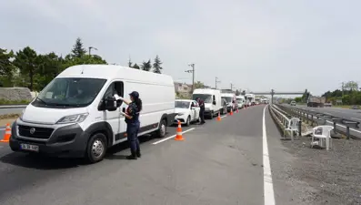 İstanbul'dan kaçış: Tekirdağ girişinde kilometrelerce araç kuyruğu