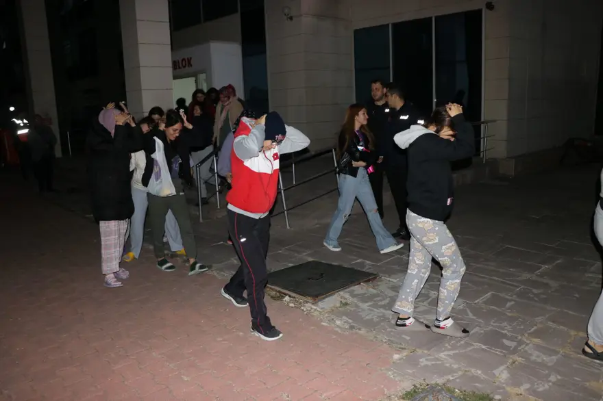 KYK yurtlarında eş zamanlı deprem tatbikatı 62