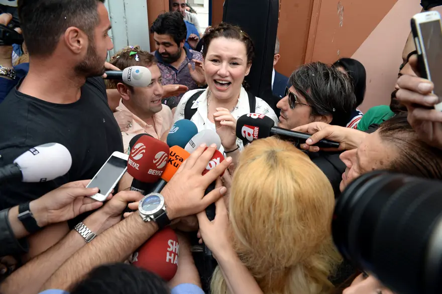 Deniz Seki tahliye oldu (Cezaevinden beyaz güvercinle çıktı) 