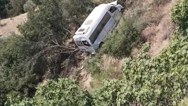 Aydın'da öğrenci servisi 40 metre uçurumdan yuvarlandı
