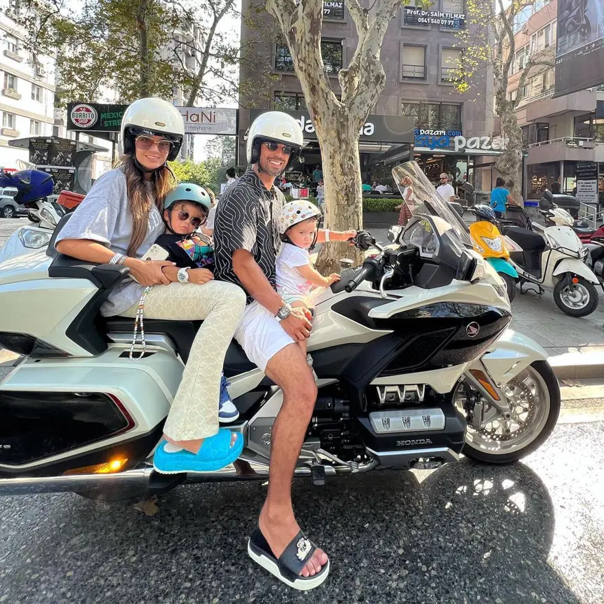 Kenan Sofuoğlu'nun 3 yaşındaki oğluna motosiklet kullandırması gündem oldu 