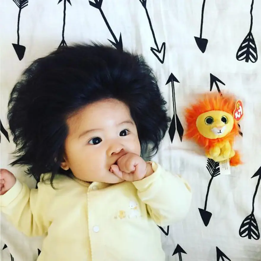 6 aylık bebek sosyal medyayı salladı 