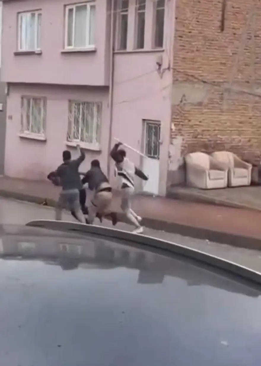 Eskişehir'de sokak ortasında sopalı borç kavgası 3
