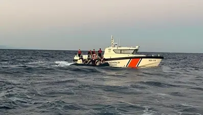 Ayvacık açıklarında 17 göçmen yakalandı
