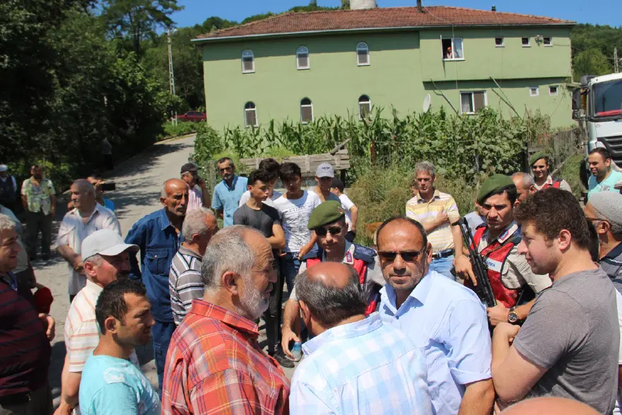 Zonguldak' Ereğli'de yol kapatma eylemi 4 Zonguldak' Ereğli'de yol kapatma eylemi 4