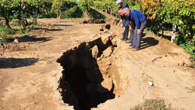 Manisa'da fay hattı üzerindeki yarıklar için inceleme başlatıldı