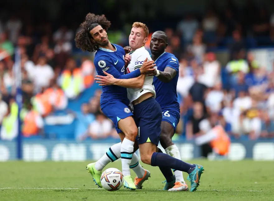 Londra derbisinde teknik direktörler Tuchel ve Conte'ye kırmızı kart 3