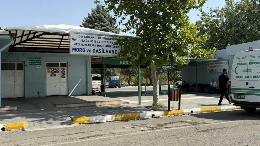 Diyarbakır'da korkunç olay: 3 aylık hamile olan 19 yaşındaki Helin katledildi 4 Diyarbakır'da korkunç olay: 3 aylık hamile olan 19 yaşındaki Helin katledildi 4