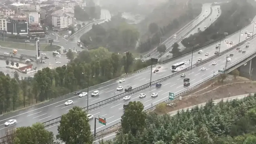 İstanbul'da sağanak yağış: Gaziosmanpaşa'da yollar göle döndü 14 İstanbul'da sağanak yağış: Gaziosmanpaşa'da yollar göle döndü 14