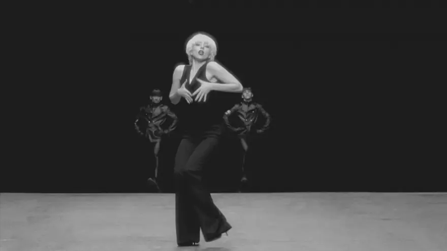 Gaga'dan homoerotik bir askeri fantezi 40