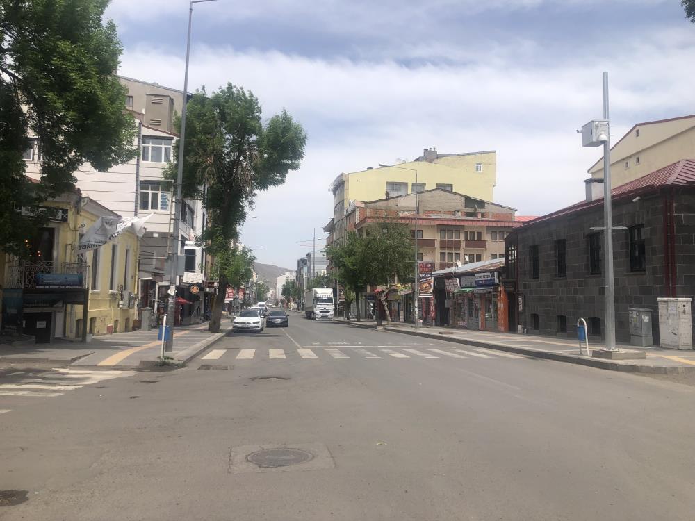 Kars'ta sulama kanalından demir kapak çaldıkları iddiasıyla 2 kişi gözaltına alındı