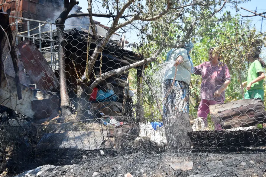 İzmir ve Balıkesir'de orman yangını: Bazı evler tahliye edildi 14 İzmir ve Balıkesir'de orman yangını: Bazı evler tahliye edildi 14