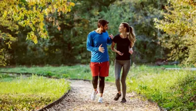 Şeker hastalığının uyarı işaretleri: Yürürken fark edebileceğiniz 4 belirti