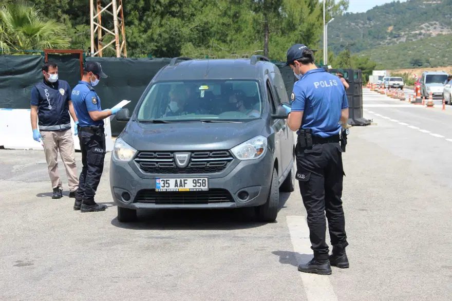 Bodrum’a giren araç sayısı bir günde yüzde 25 arttı 3 Bodrum’a giren araç sayısı bir günde yüzde 25 arttı 3