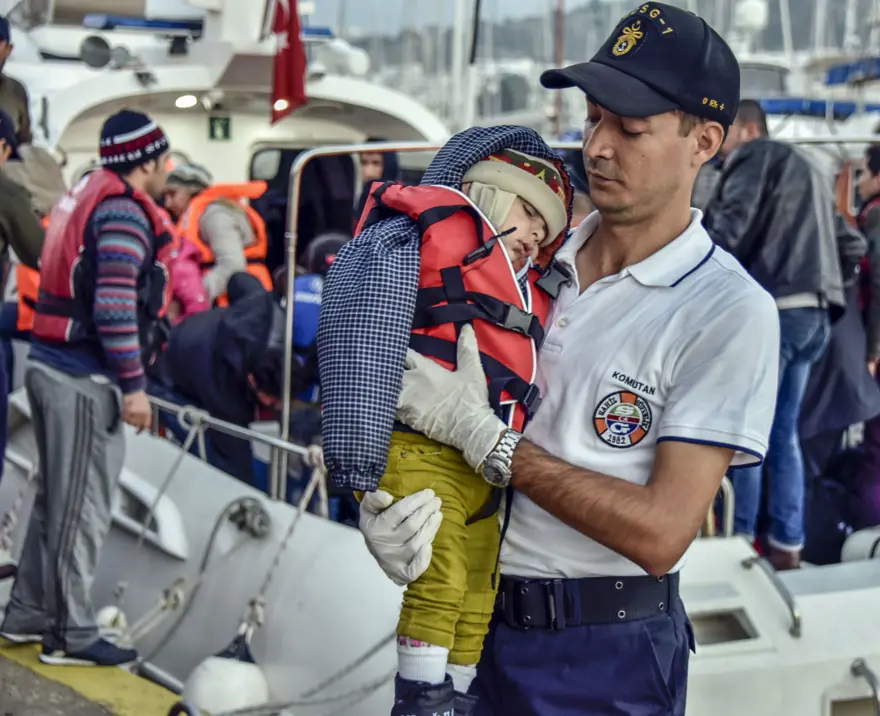 Yunanistan'a geçmeye çalışan 82 sığınmacı kurtarıldı 1