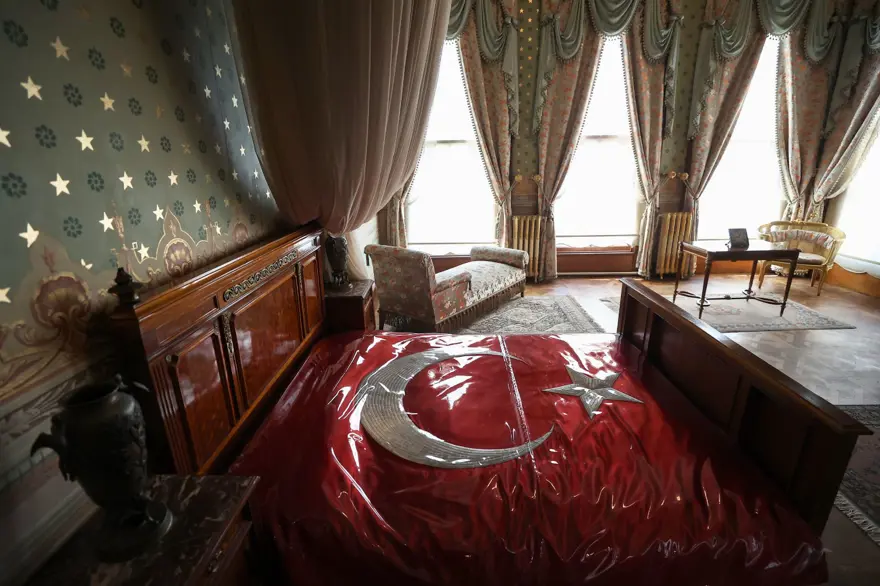 Dolmabahçe Sarayı'nın kullanıma açılışının 167'nci yılı 10