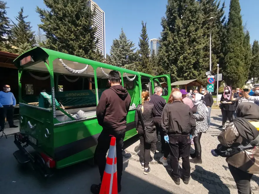 Ünlü modacı Nur Yerlitaş son yolculuğuna uğurlandı 1