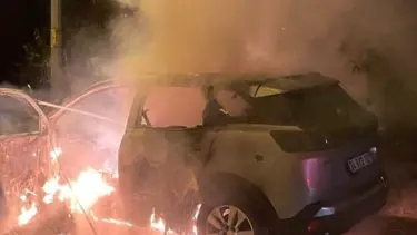 Ataşehir'de park halindeki araç kundaklandı