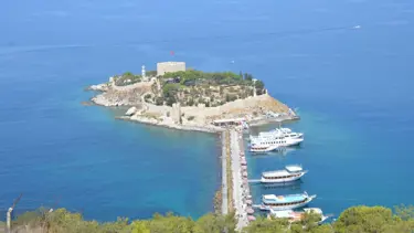 Kuşadası’nın simgesi Güvercinada’yı 60 bin kişi ziyaret etti