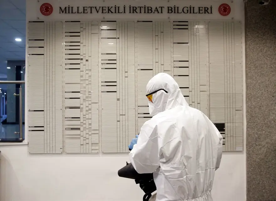 Meclis'te Corona virüs için dezenfeksiyon yapıldı 1