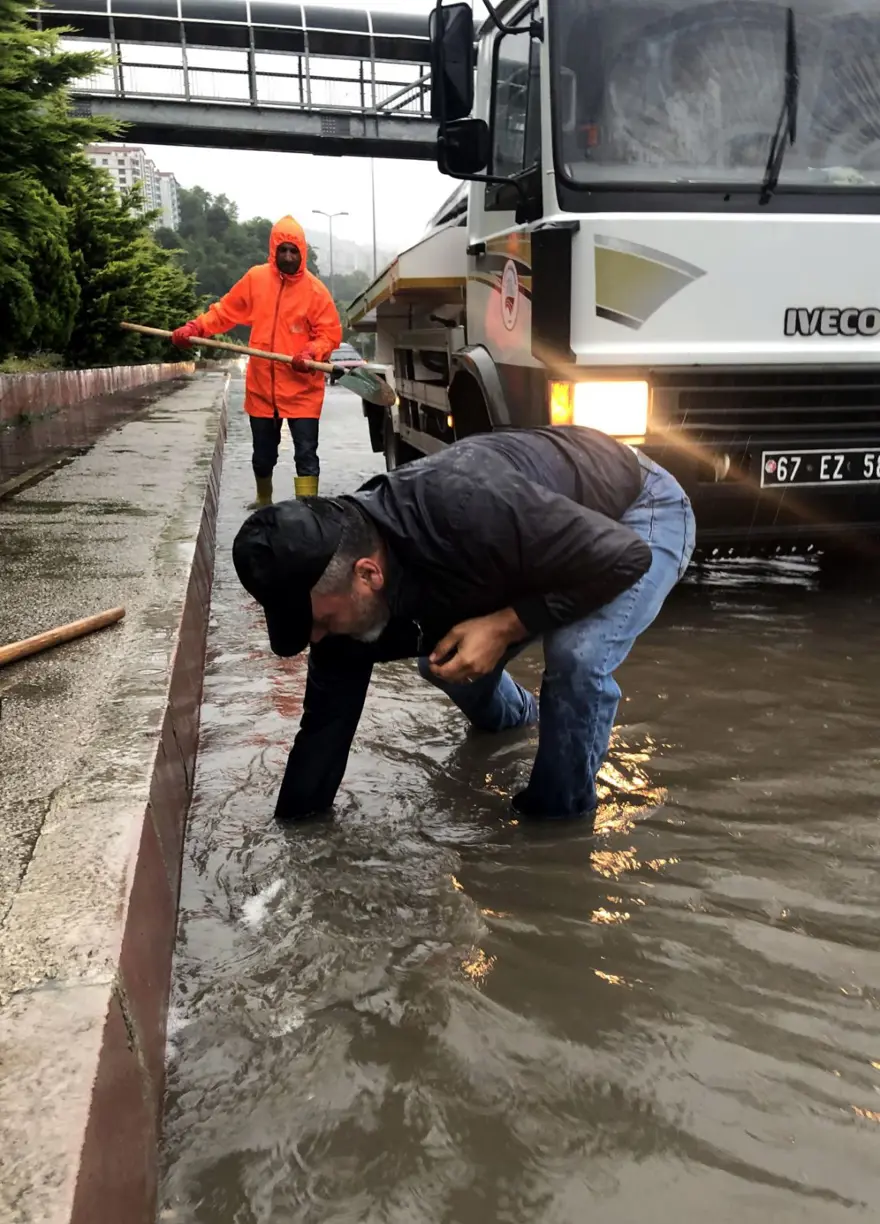Zonguldak'ta sağanak: Yollar göle döndü 10