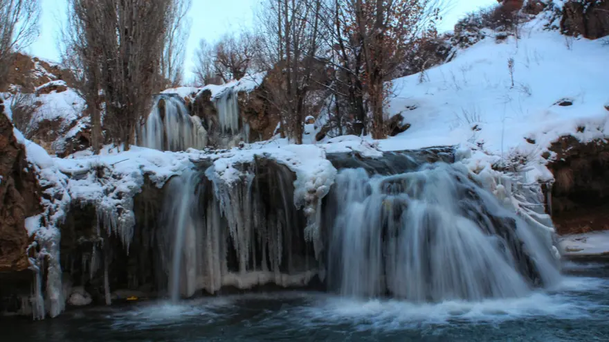 Muradiye Şelalesi beyaza büründü 2 Muradiye Şelalesi beyaza büründü 2