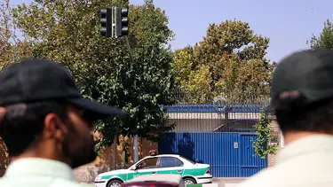 İngiltere'nin Tahran Büyükelçiliği açıldı