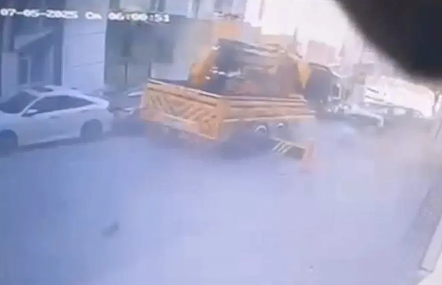 İstanbul'da kayan vinç 23 aracı biçti: Ortalık savaş alanına döndü 6