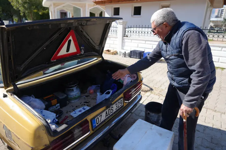 Sosyal medyadan tanışıp evlendi, hayatı kabusa döndü! 62 yaşındaki adam hurda arabasında yaşıyor 2