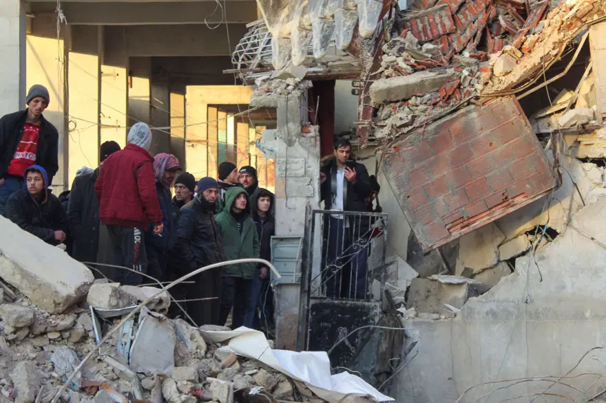 Kahramanmaraş depremlerinin vurduğu Suriye'de son durum: Bin 662 ölü, binlerce yaralı 2 Kahramanmaraş depremlerinin vurduğu Suriye'de son durum: Bin 662 ölü, binlerce yaralı 2