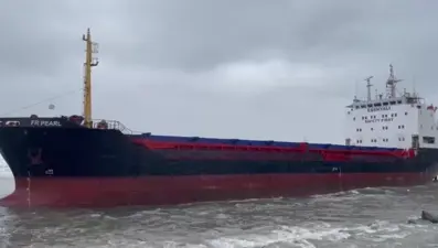 Hopa'da şiddetli fırtına: Yük gemisi karaya oturdu