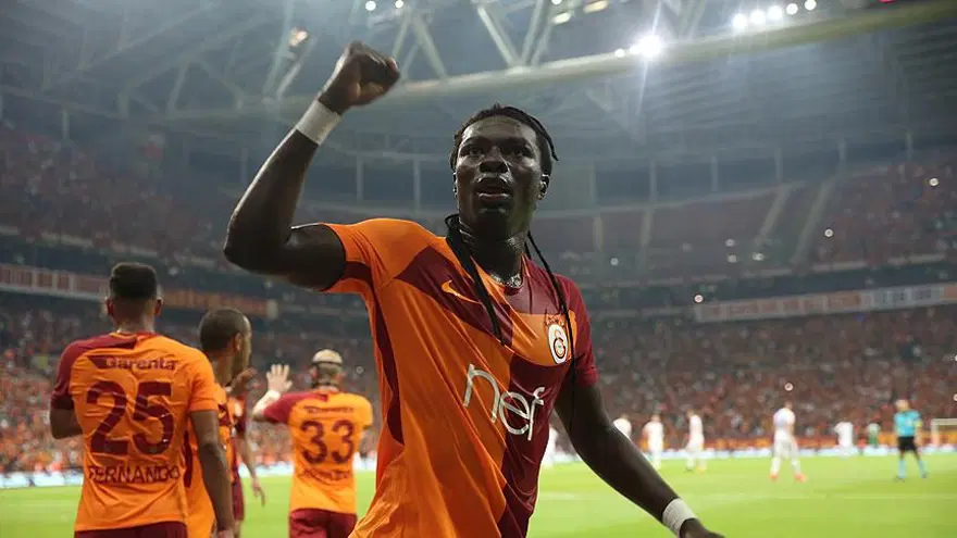Galatasaray'da Bafetimbi Gomis 12 puan kazandırdı 45 gole ulaştı: Gheorghe Hagi'nin rekorunu kırabilecek mi? 1 Galatasaray'da Bafetimbi Gomis 12 puan kazandırdı 45 gole ulaştı: Gheorghe Hagi'nin rekorunu kırabilecek mi? 1