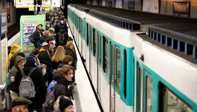 Fransa'da emeklilik grevi başlıyor: Ülkede hayat duracak