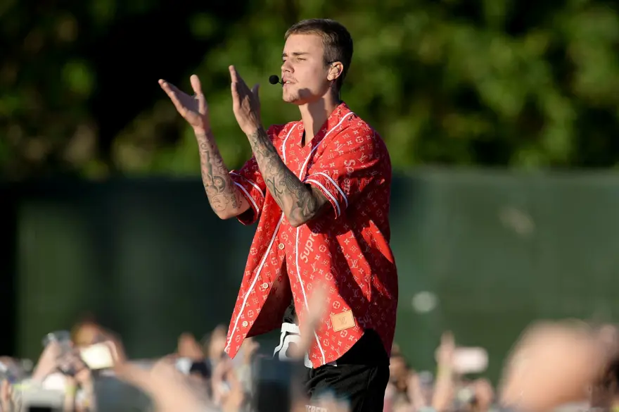 Justin Bieber'dan Tom Cruise'a kafes dövüşü teklifi (Tarikat savaşı iddiası) 9