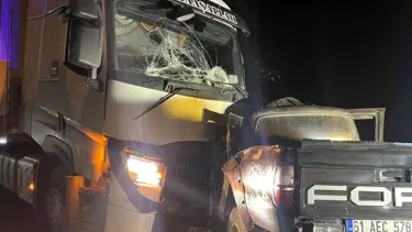 TIR ile çarpışan pikap çarpıştı: Bir ölü