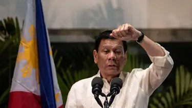 Duterte içişleri bakanını görevden aldı