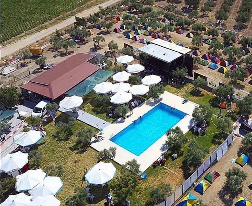 Hüsnü Şenlendirici çiftliğinde köy hayatı yaşıyor 3