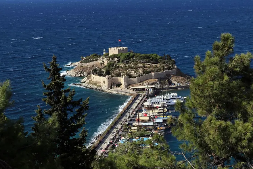 Barbaros Hayrettin Paşa'nın mirası kale turistlerden ilgi görüyor 17