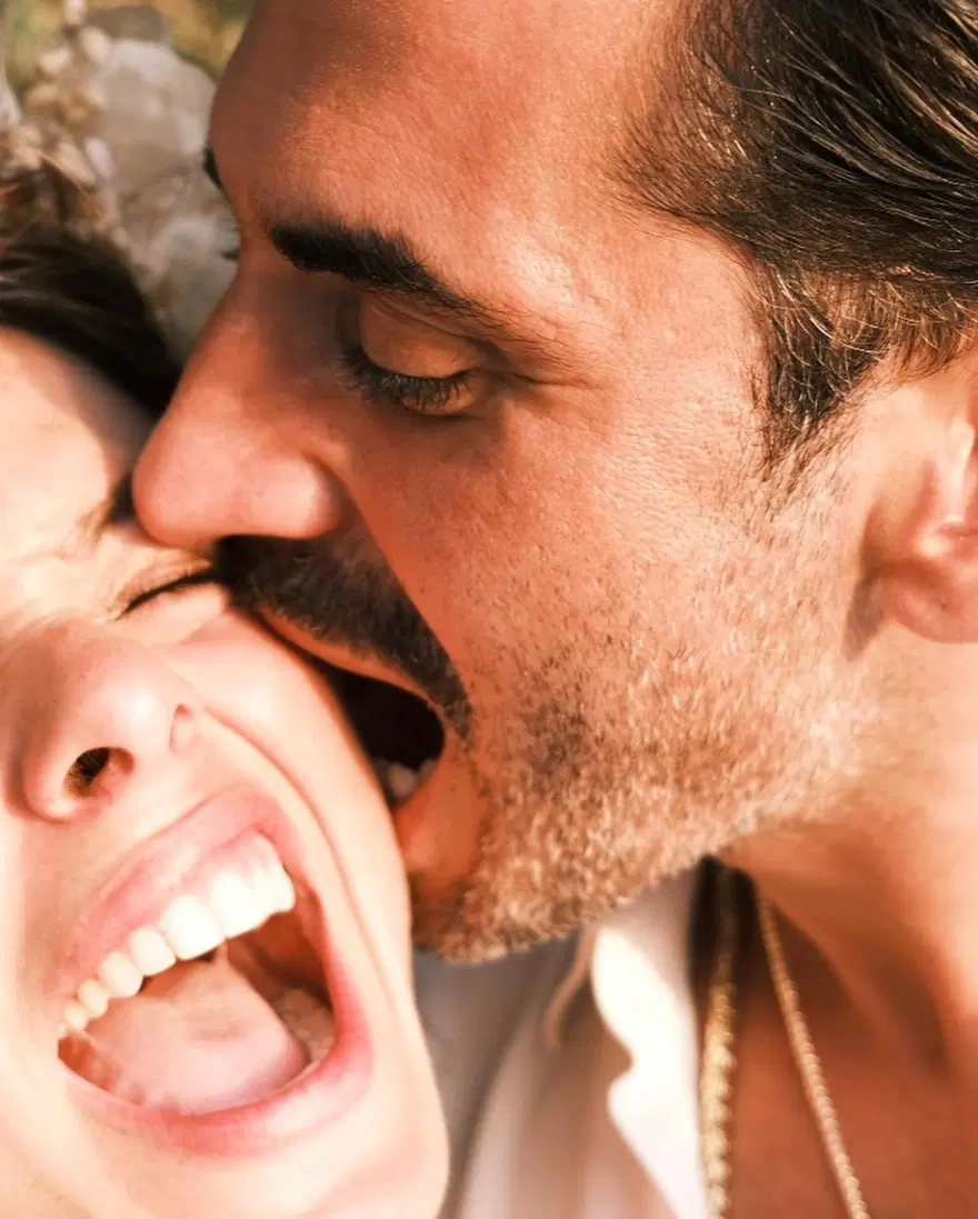 Özge Özpirinçci ve Burak Yamantürk'ten romantik yıl dönümü kutlaması 4