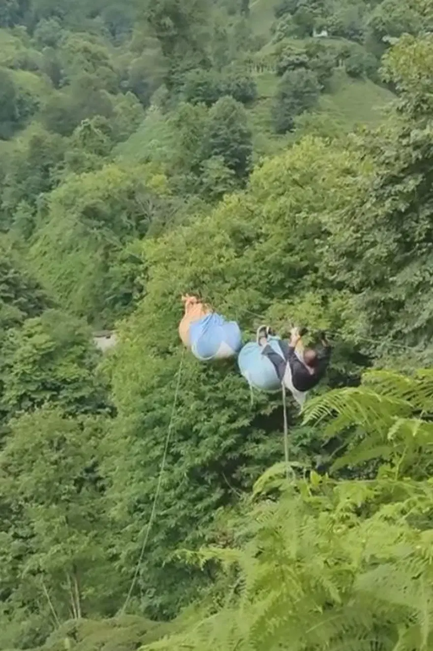 Teleferikarızalandı, asılı kalan çaylar için canlarını riske attılar 2