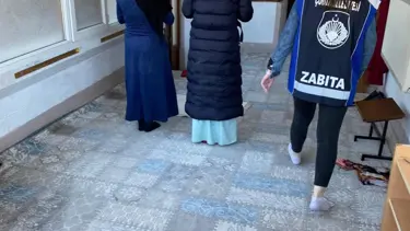 Yakalanmamak için camiye girip namaza durdular