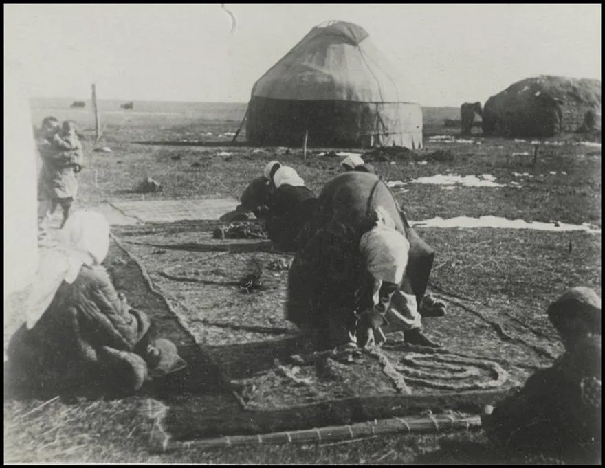 Bilim kurgu değil Türk boylarının 111 yıllık fotoğrafları. Gizemli heykeller, gelişmiş aletler, tanıdık kıyafetler (106 fotoğrafla gizemli Türk tarihi) 64