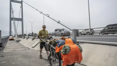 Tarihi an: İngiliz gezgin, 15 Temmuz Şehitler Köprüsü'nden yürüyerek Avrupa'ya geçti