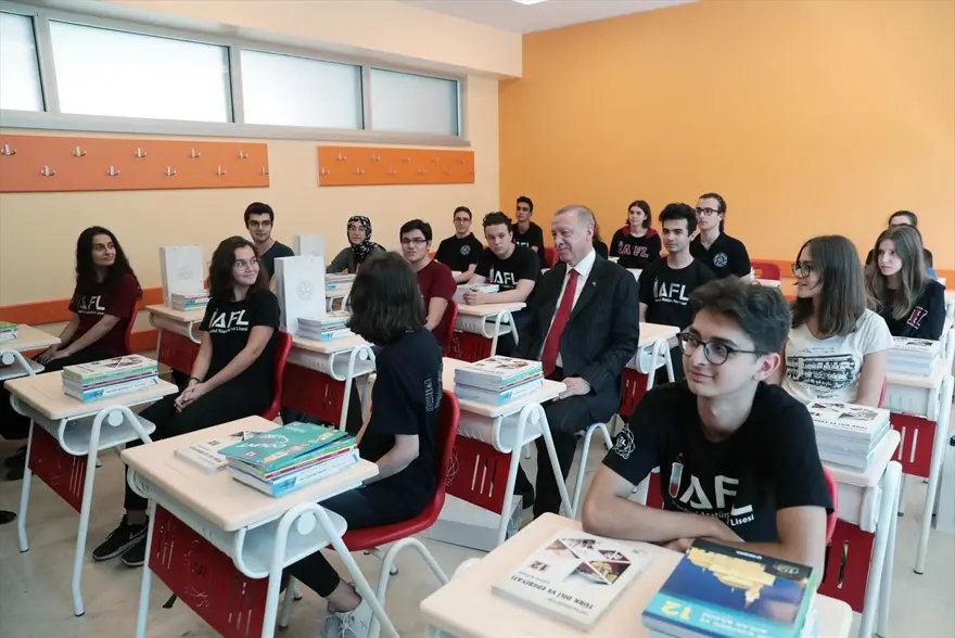 Cumhurbaşkanı Erdoğan: Ders müfredatlarını objektif bir anlayışla yeni baştan hazırladık 10 Cumhurbaşkanı Erdoğan: Ders müfredatlarını objektif bir anlayışla yeni baştan hazırladık 10