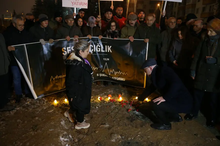 Depremin 2. yılında kayıplar anılıyor 15