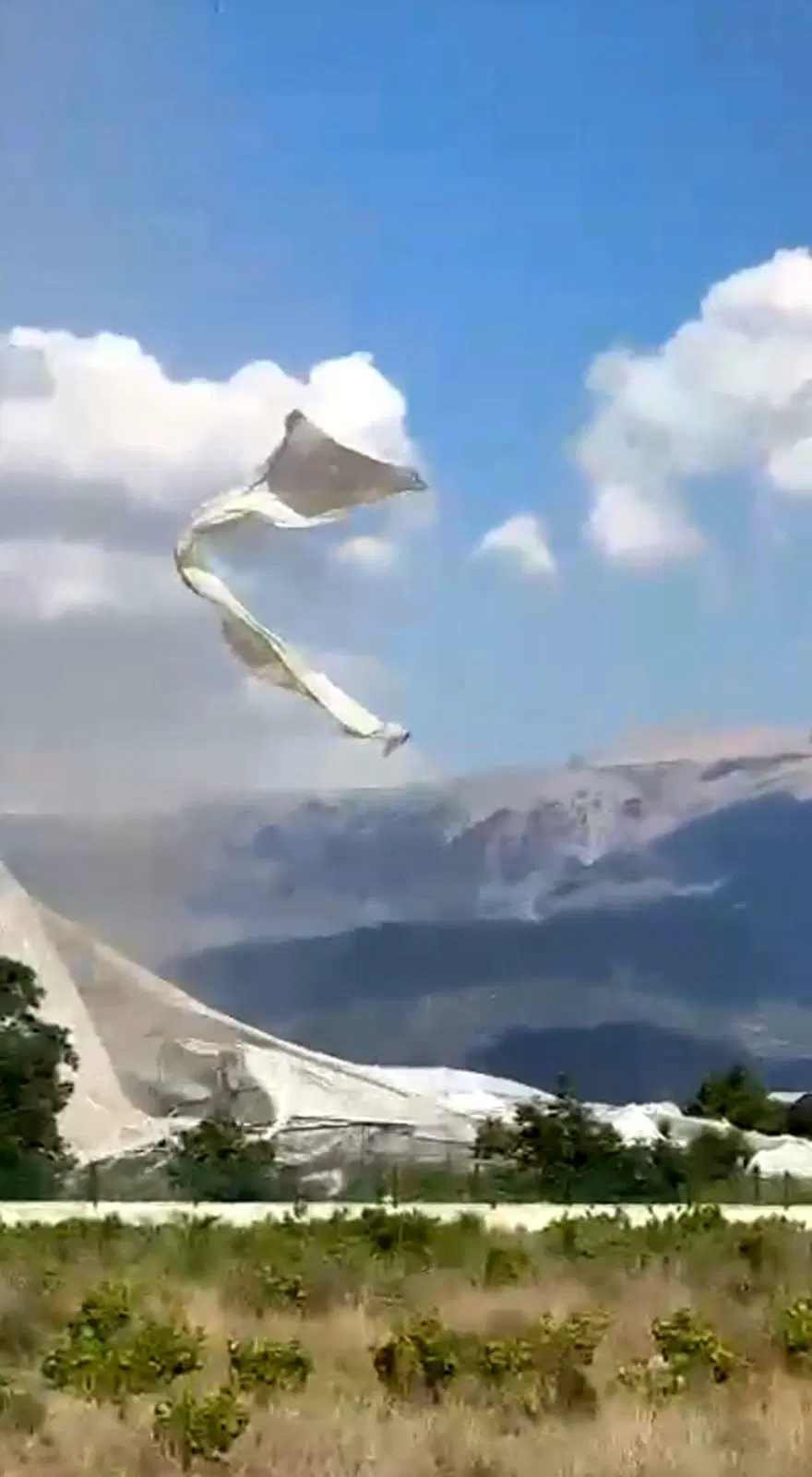 Isparta'da hortum seraları yıktı Isparta'da hortum seraları yıktı